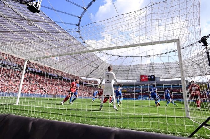 Fußball Bundesliga heute – Wer spielt heute? Hertha – Hoffenheim & Schalke – Augsburg (Foto Depositphotos)