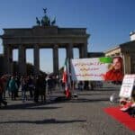 Protest vor Brandenburger Tor: Amnesty International demonstriert gegen Katar-WM