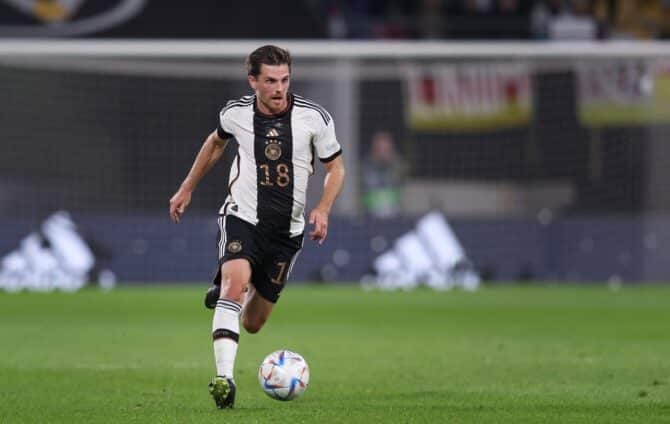 Der deutsche Mittelfeldspieler Jonas Hofmann während des UEFA-Nations-League-Fußballspiels zwischen Deutschland und Ungarn am 23. September 2022. (Foto: Ronny Hartmann / AFP)