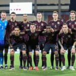 Die deutschen Nationalspieler im neuen DFB Away Trikot 2022 vor dem Freundschaftsspiel zwischen Oman und Deutschland am 16. November 2022 .(Foto von Haitham AL-SHUKAIRI / AFP)