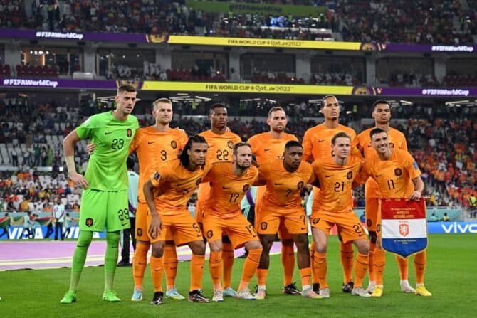 Die niederländische Fußballnationalmannschaft gegen den Senegal am 21. November 2022. (Foto: Alberto PIZZOLI / AFP)