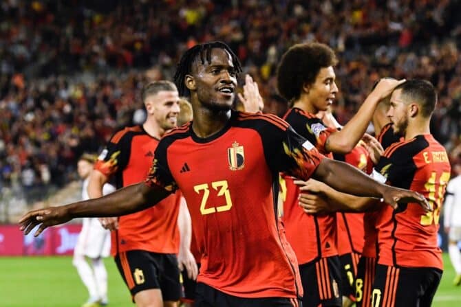 Belgiens Stürmer Michy Batshuayi im neuen Belgien Heimtrikot 2022 gegen am 22. September 2022. (Foto: John THYS / AFP)