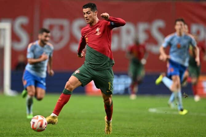 Portugal's Cristiano Ronaldo im neuen Portugal Heimtrikot am 27.September 2022. (Photo by PATRICIA DE MELO MOREIRA / AFP)
