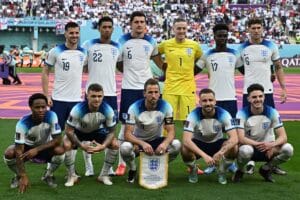 Englands Nationalspiele vor dem Beginn des Fußballspiels der Gruppe B der Fußballweltmeisterschaft Katar 2022 zwischen England und Iran im Khalifa International Stadium in Doha am 21. November 2022. (Foto: Paul ELLIS / AFP)