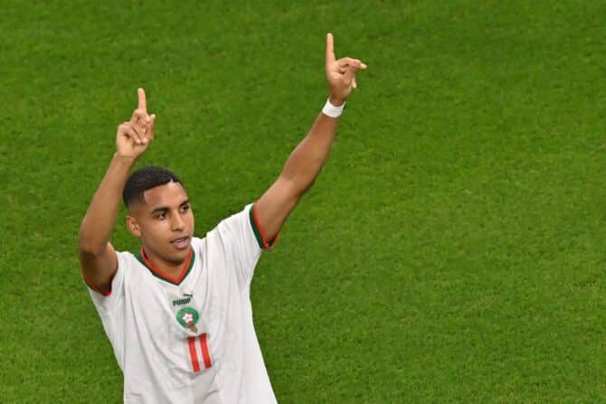 Marokkos Mittelfeldspieler #11 Abdelhamid Sabiri jubelt nach seinem Tor zum 1:0 während des Fußballspiels der Gruppe F der Fußballweltmeisterschaft Katar 2022 zwischen Belgien und Marokko am 27. November 2022. (Foto: Glyn KIRK / AFP)