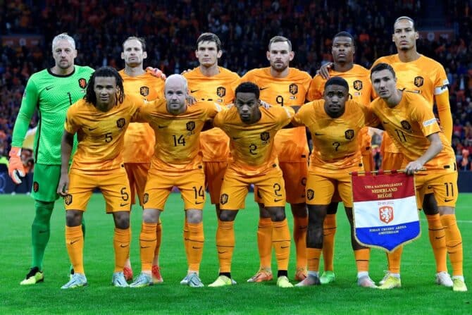 Niederländische Spieler vor dem Fußballspiel der Gruppe 4 der UEFA Nations League zwischen den Niederlanden und Belgien in der Johan Cruyff ArenA in Amsterdam am 25. September 2022. (Foto: JOHN THYS / AFP)