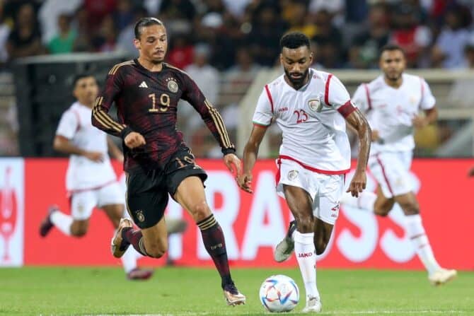 Deutschlands Leroy Sane (L)- wieder dabei im aktuellen DFB Kader (Photo by Haitham AL-SHUKAIRI / AFP)