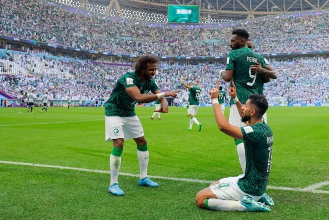 Saudi-Arabiens Stürmer #11 Saleh Al-Shehri jubelt nach dem ersten Tor seiner Mannschaft während des Fußballspiels der Gruppe C der Fußballweltmeisterschaft Katar 2022 zwischen Argentinien und Saudi-Arabien im Lusail-Stadion in Lusail, nördlich von Doha, am 22. November 2022. (Foto: Odd ANDERSEN / AFP)