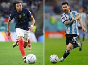 Frankreichs Stürmer #10 Kylian Mbappe (L) gegen Argentiniens Stürmer #10 Lionel Messi - Argentinien spielt am 18. Dezember 2022 in Doha gegen Frankreich im Endspiel der Fußballweltmeisterschaft Katar 2022. (Foto von Franck FIFE und Odd ANDERSEN / AFP)