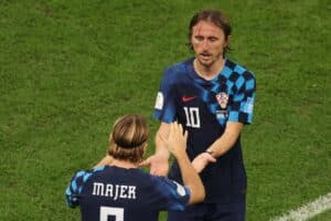 Kroatiens #10 Luka Modric wird im WM Halbfinale gegen Argentinien ausgewechselt am 13.Dezember 2022. Kroatien verliert 0:3 und verpasst die erneute Teilnahme am WM Finale 2022 (Photo by Adrian DENNIS / AFP)