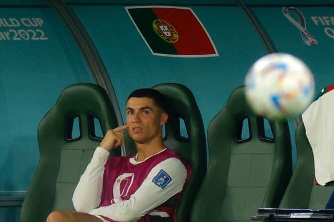 Portugals Stürmer #07 Cristiano Ronaldo rnur auf der Bank gegen die Schweiz am 6.12. (Foto: Odd ANDERSEN / AFP)