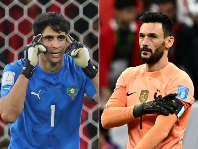 Marokkos Torwart Yassine Bounou (L) und Frankreichs Torwart Hugo Lloris - Frankreich spielt am 14. Dezember 2022 in Doha gegen Marokko im Halbfinale der Fußballweltmeisterschaft in Katar 2022. (Foto von KARIM JAAFAR und GABRIEL BOUYS / AFP)