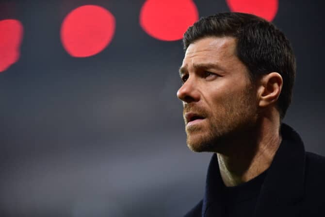 Xabi Alonso, Trainer des FC Bayer 04 Leverkusen muss heute Abend gegen Augsburg ran. (Copyright depositphotos.com / vitaliivitleo)