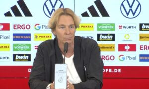 Bundestrainerin Martina Voss-Tecklenburg bei der DFB Pressekonferenz