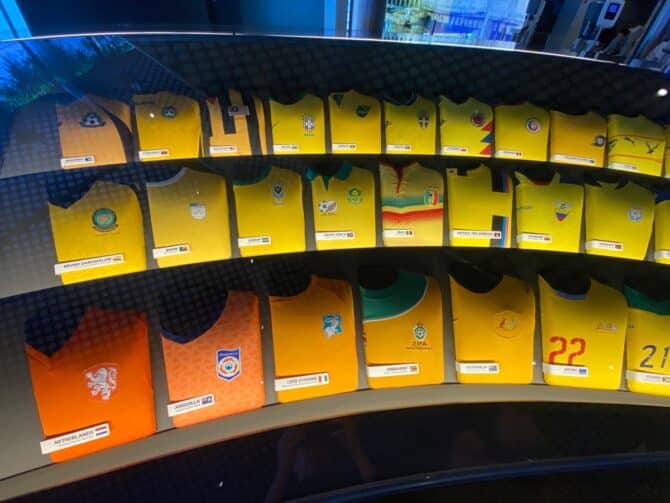 Fußballtrikots im FIFA Museum in Zürich