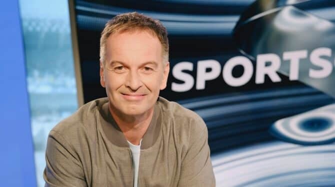 FIFA Frauen-Weltmeisterschaft Australien & Neuseeland 2023™ Moderator Claus Lufen führt durch die ARD WM Tage im Ersten © NDR
