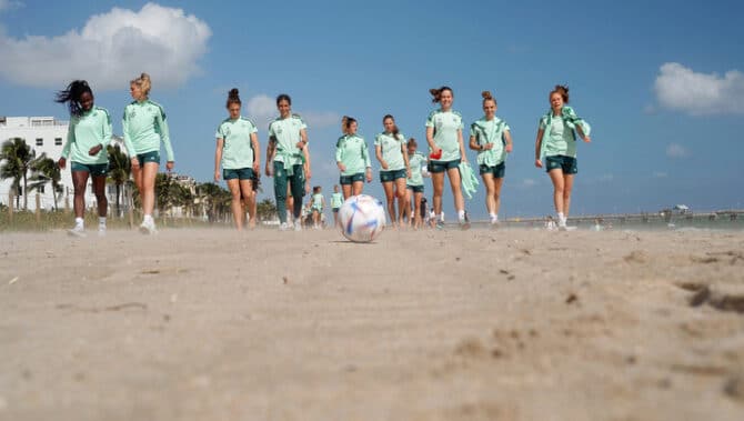 "I was born for it"The German women's national football team prepares for the World Cup.  Copyright ZDF / Warner Bros.  ITVP Germany