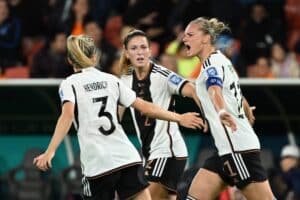 Alexandra Popp trifft und hält Deutschland in der WM-Endrunde. Copyright: xDARRENxENGLANDx 20230803001827173055