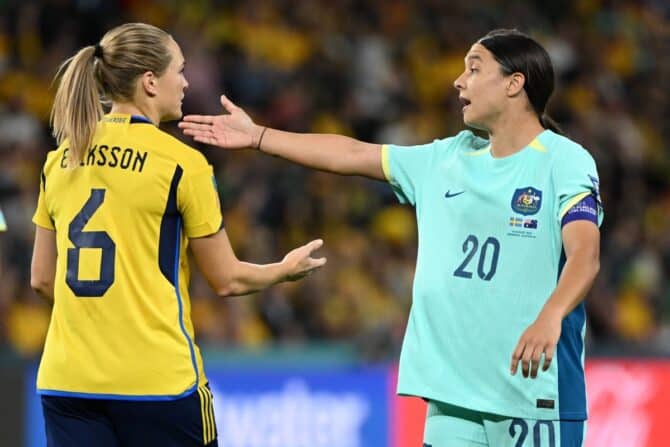 Sam Kerr von Australien und Magdalena Eriksson von Schweden während des Spiels um den dritten Platz bei der FIFA Frauen-Weltmeisterschaft 2023 zwischen Australien und Schweden im Brisbane Stadium in Brisbane, Samstag, 19. August 2023. Copyright: xDARRENxENGLANDx 20230819001832581256 Imago