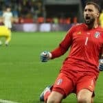 Italiens Torhüter Gianluigi Donnarumma (Nr. 01) jubelt nach dem Abpfiff des Qualifikationsspiels zur UEFA EURO 2024 Gruppe C zwischen der Ukraine und Italien in der BayArena in Leverkusen, Westdeutschland, am 20. November 2023. (Foto: LEON KUEGELER / AFP)