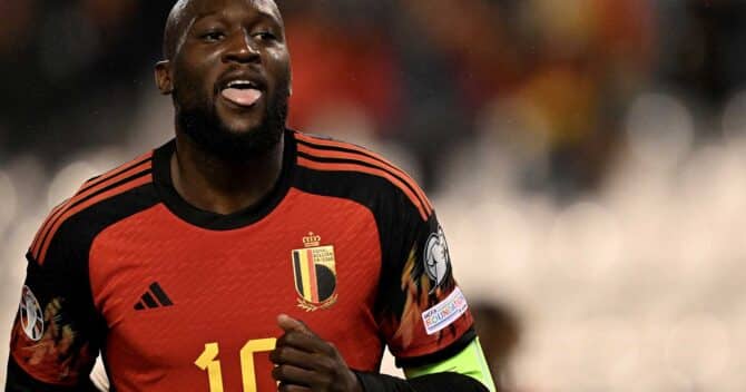 Belgiens Stürmer Nr. 10 Romelu Lukaku feiert während des Fußballspiels der UEFA Champions League Qualifikationsgruppe F zwischen Belgien und Aserbaidschan am 19. November 2023. (Foto: JOHN THYS / AFP)