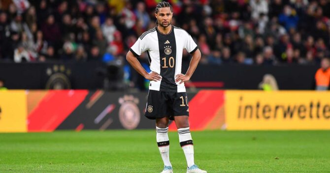 Serge Gnabry im DFB Trikot 2023 mit der Rückennummer 10 (Foto Depositphotos)