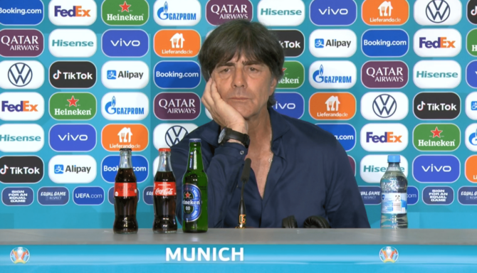 Bundestrainer Löw in einer DFB Presskonferenz 