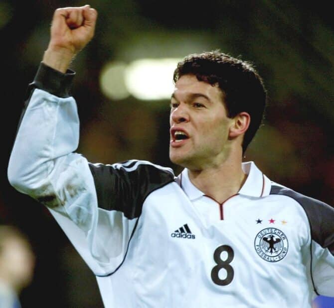 Michael Ballack nach der EM 2000 in einem Freundschaftsspiel vor der WM 2022 ( AFP PHOTO FRANCK FIFE)