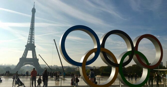 Olympic games am Eiffel Turm in Paris 2024 (Depositphotos.com)