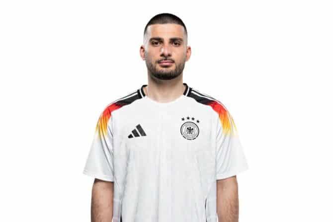 Deniz Undav im neuen DFB Trikot 2024, Foto: Thomas Boecker/DFB