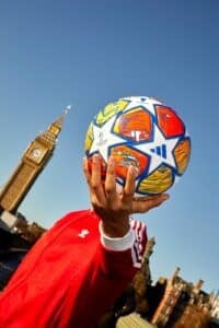 Adidas enthüllt UCL Pro Ball London: Der offizielle Champions League Spielball 2023/24 (Foto Copyright adidas)