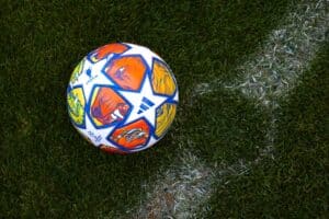 Adidas enthüllt UCL Pro Ball London: Der offizielle Champions League Spielball 2023/24 (Foto Copyright adidas)