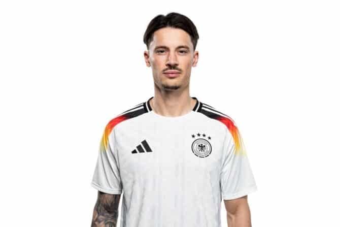 Robin Koch im neuen DFB Trikot 2024, Foto: Thomas Boecker/DFB