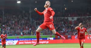 Jan-Niklas Beste vom 1.FC Heidenheim: Vom Außenseiter zum Nationalspieler(Photo by THOMAS KIENZLE / AFP)