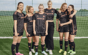 FC Bayern Frauen Sondertrikot zur Frauentag (Copyright adidas/FC Bayern München)