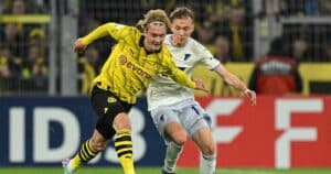 Dortmunds Mittelfeldspieler (19) Julian Brandt (L) und Hoffenheims Stürmer (14) Maximilian Beier bald zusammen bei der Fußball-Nationalmannschaft? (Foto: INA FASSBENDER / AFP) /