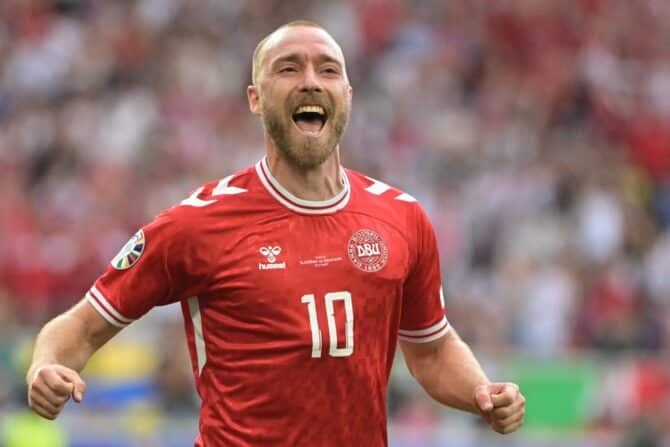 Dänemarks Mittelfeldspieler Christian Eriksen (Nr. 10) feiert seinen Treffer während des Fußballspiels der UEFA Euro 2024 Gruppe C zwischen Slowenien und Dänemark in der Stuttgarter Arena am 16. Juni 2024. (Foto: DAMIEN MEYER / AFP)