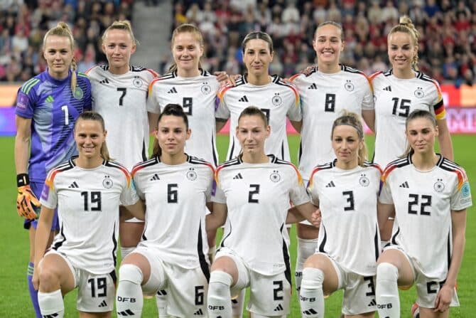 Im neuen DFB Trikot der EM 2024 - die deutsche Frauen Nationalmannschaft im April gegen Österreich (Photo by Joe Klamar / AFP)