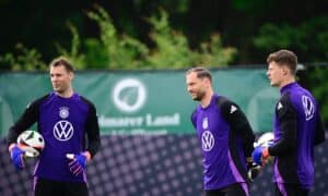 Am 31. Mai 2024, während einer Trainingseinheit der deutschen Fußballnationalmannschaft in Blankenhain, Ostdeutschland, bereiteten sich die Torhüter Manuel Neuer, Oliver Baumann und Alexander Nübel auf die UEFA EURO 2024 vor. (Foto: Tobias Schwarz / AFP)