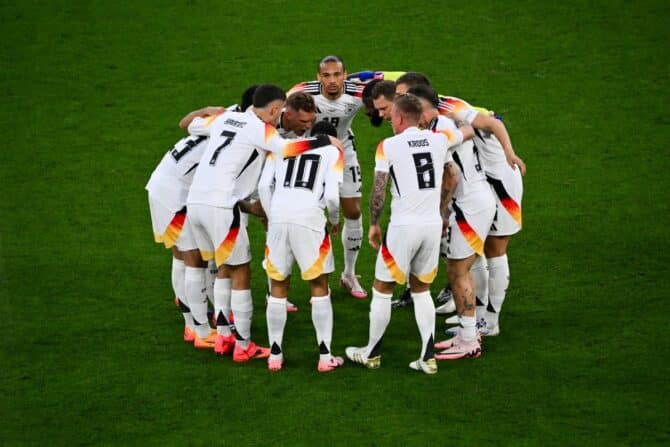 Deutschland stimmt sich auf das EM-Achtelfinale 2024 gegen Dänemark ein.(Photo by Alberto PIZZOLI / AFP)