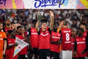 Fußball heute * Bayer Leverkusen kämpft ums Achtelfinale