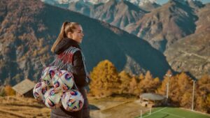 Der neue Adidas offizielle Spielball "Konektis" der Frauen-EM 2024 (Copyright Adidas)