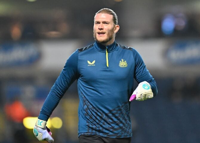 Loris Karius von Newcastle United wärmt sich vor dem Spiel auf, während des Spiels der fünften Runde des Emirates FA Cup zwischen Blackburn Rovers und Newcastle United im Ewood Park, Blackburn, Vereinigtes Königreich, 27. Februar 2024(Foto: Cody Froggatt/News Images)