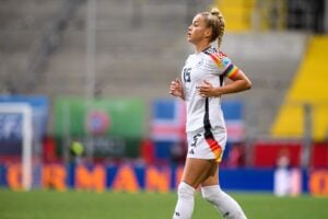 DFB Kapitänin Giulia Gwinn im 2024er DFB Trikot der Damen (Foto Depositphotos.com)
