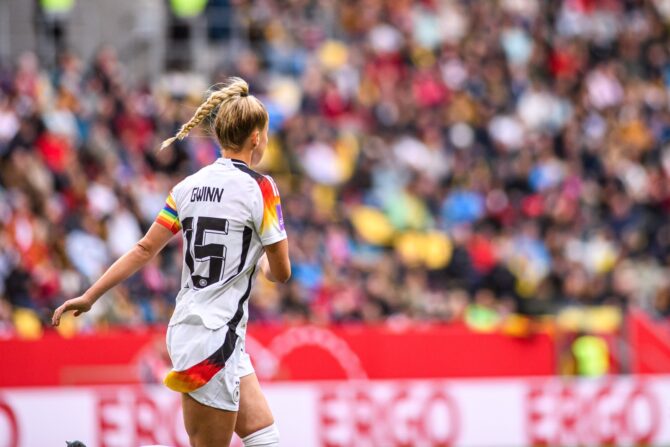 DFB Kapitänin Giulia Gwinn im 2024er DFB Trikot der Damen (Foto Depositphotos.com)