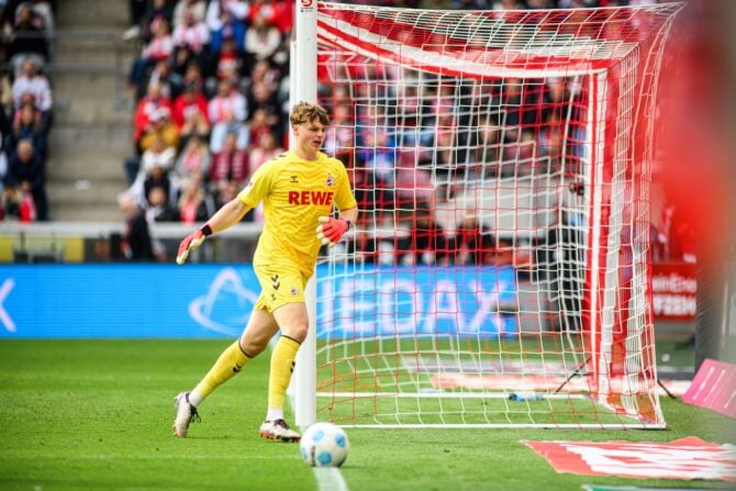 Jonas Urbig im Trikot des 1.FC Köln im September 2024, spielt nun für die Bayern (Foto Depositphotos)