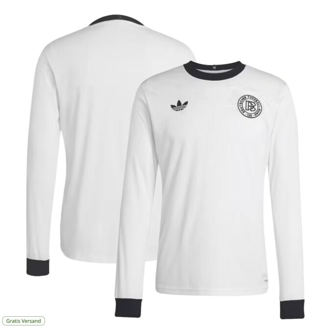 Das neue DFB Sondertrikot als in cremeweiß als Langarmversion