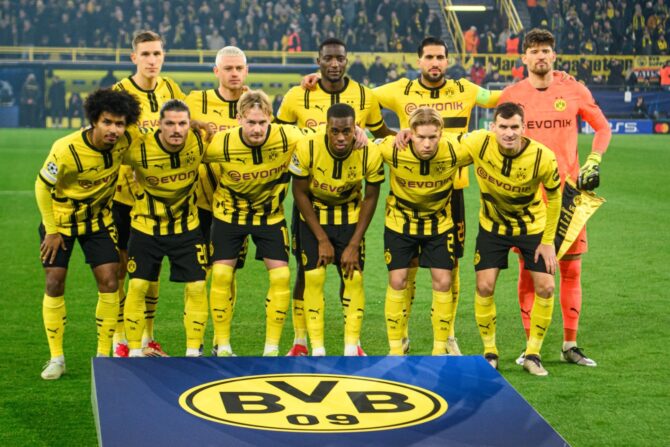Die Startaufstellung vor dem Spiel in der UEFA Champions League Borussia Dortmund gegen Sporting Lissabon (Foto Depositphotos.com)
