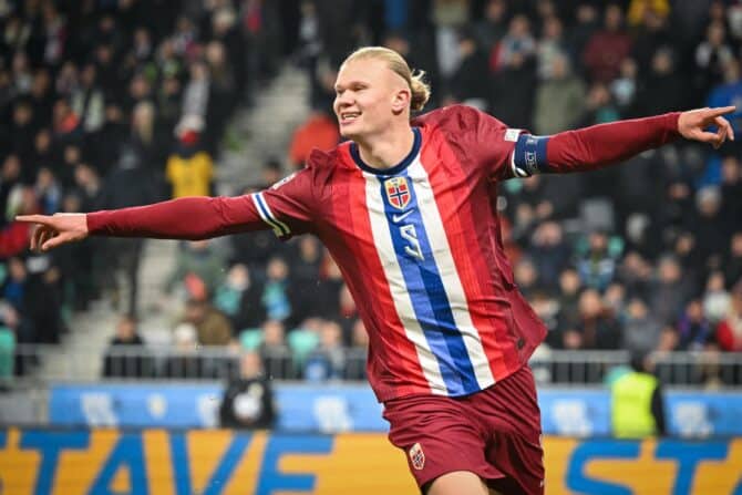 Norwegens Stürmer #09 Erling Braut Haaland jubelt nach einem Tor während des UEFA Nations League, Liga B, Gruppe 3 Fußballspiels zwischen Slowenien und Norwegen, im Stozice-Stadion in Ljubljana, am 14. November 2024. (Foto: Jure Makovec / AFP)