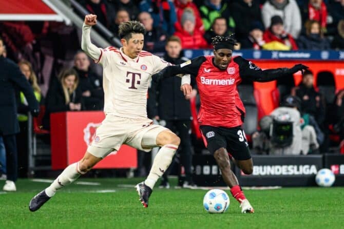 Bayernspieler Hiroki Ito und Jeremie Frimpong, von FC Bayer 04 Leverkusen (Foto Depositphotos.com)